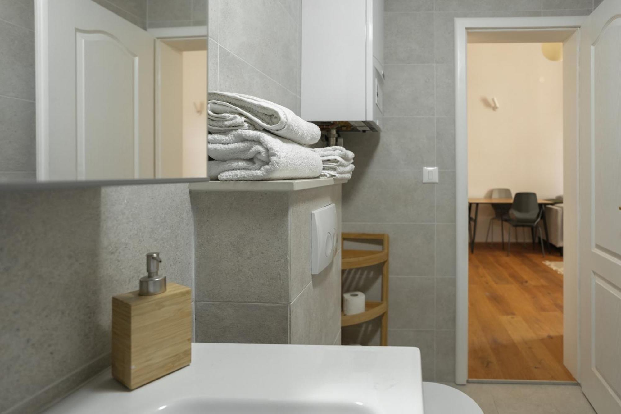 Apartment Ludwig - Films & Movies Collection Загреб Екстериор снимка