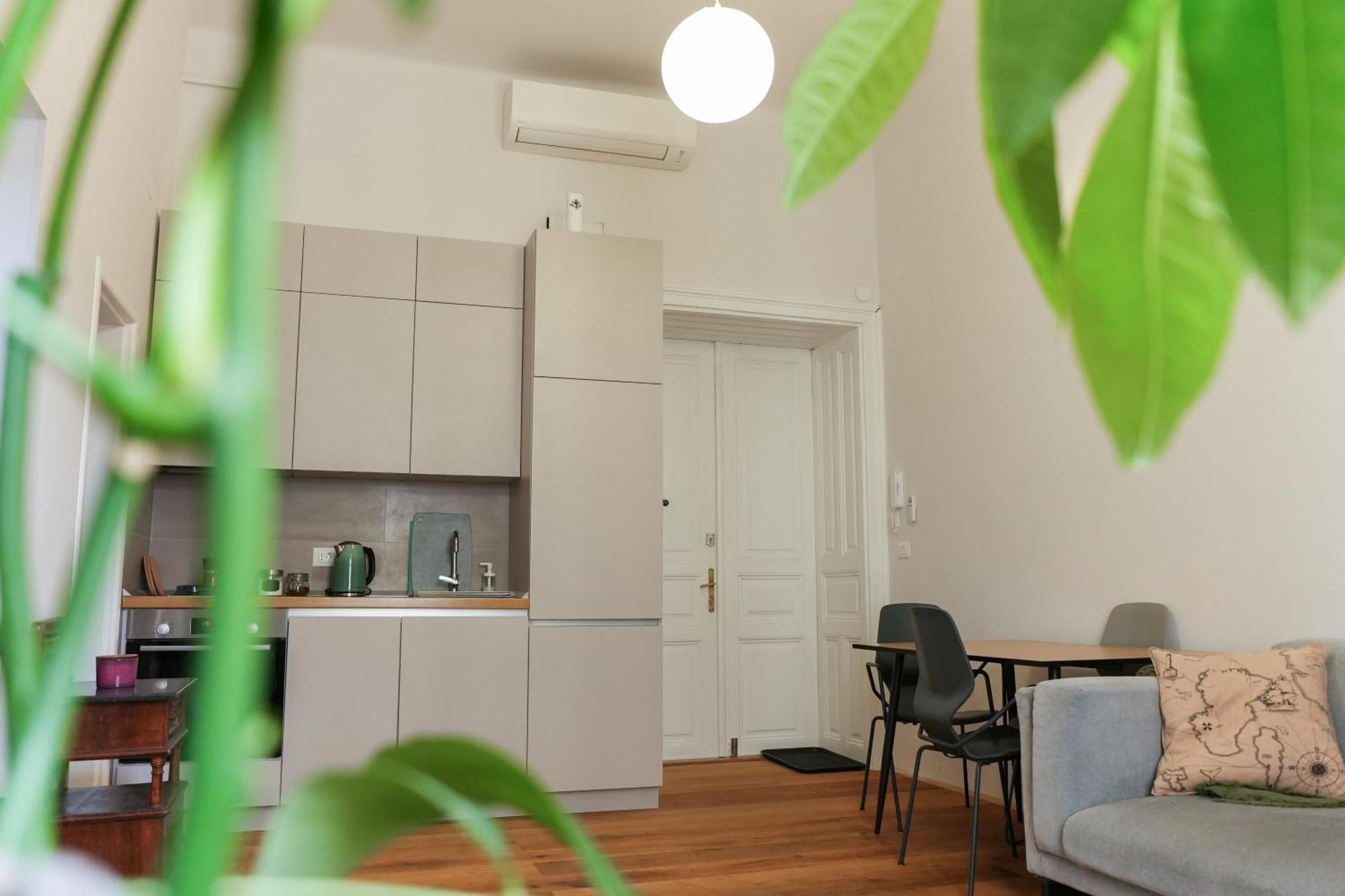 Apartment Ludwig - Films & Movies Collection Загреб Екстериор снимка